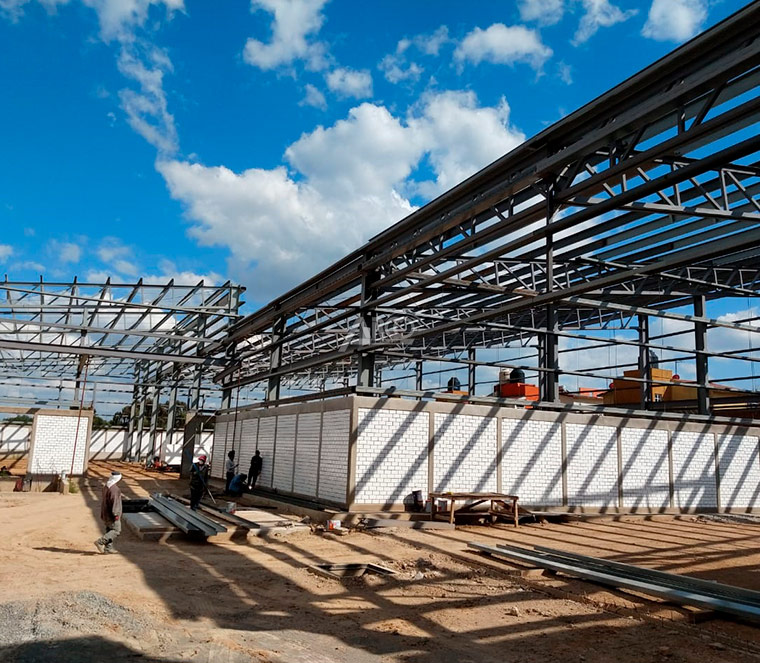 estructura metálica con bastidores