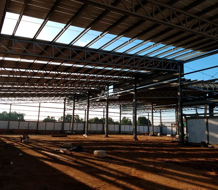 colocación de techado sobre estructura metálica